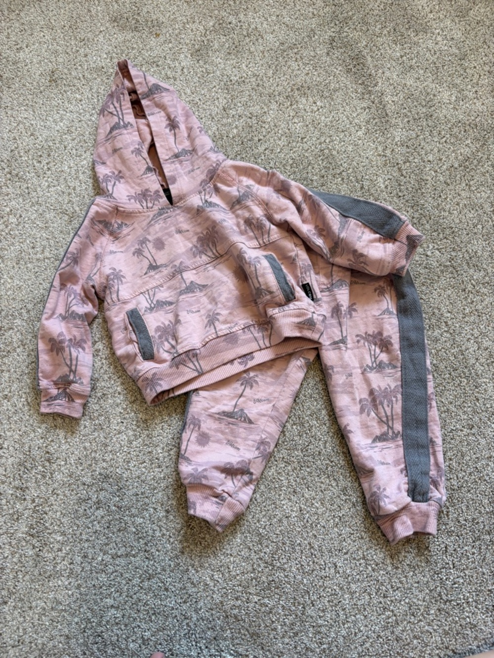 Toddler Volcom sweatshirt & sweatpants set Girls size 24m loungewear beach